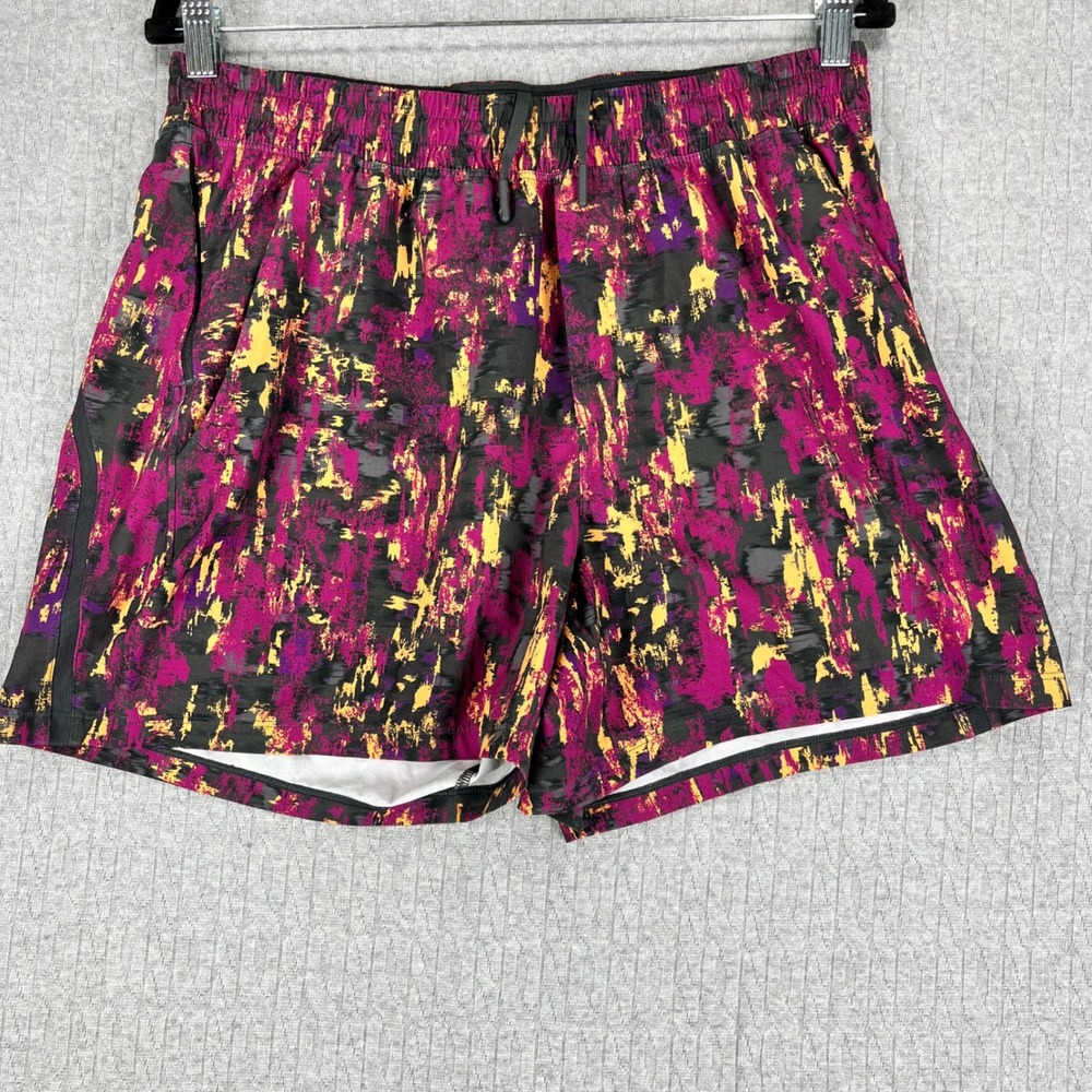 Lululemon Shorts women Large‎ (30) multicolor Abstract Print Activewear Running